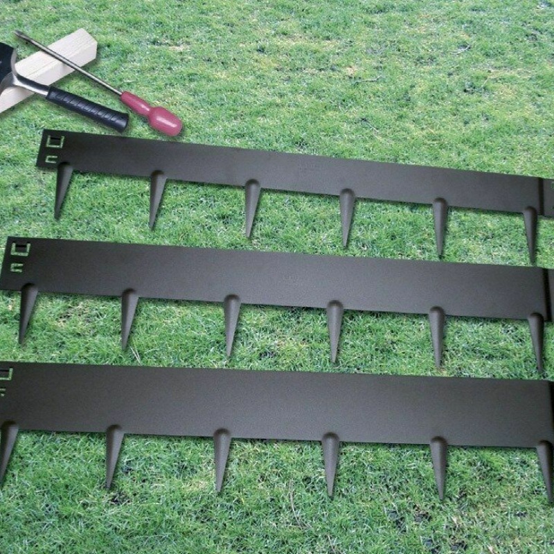 Bordes metálicos para césped