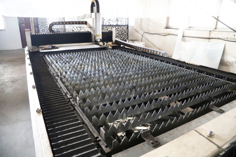 Gartenpflanzgefäße aus pulverbeschichtetem Metall Gartenpflanzgefäße aus pulverbeschichtetem Metall