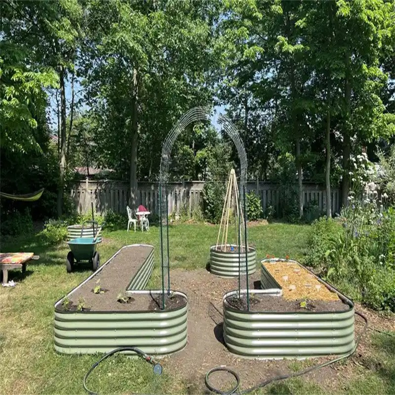 Letto da giardino rialzato in metallo